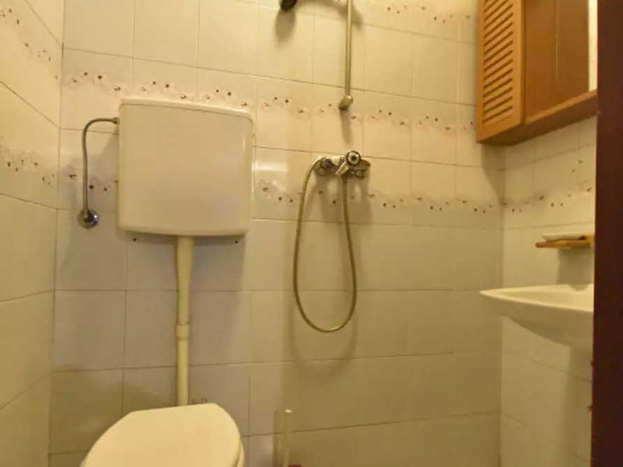 Immagine 22 di Negozio in affitto  in via borghetto 34 a Bussolengo