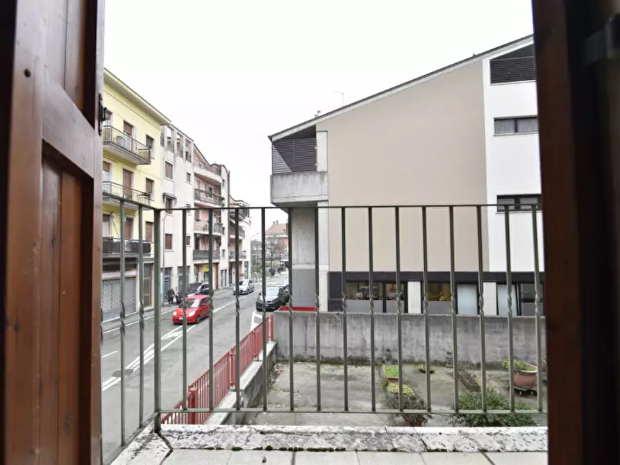 Immagine 23 di Negozio in affitto  in via borghetto 34 a Bussolengo