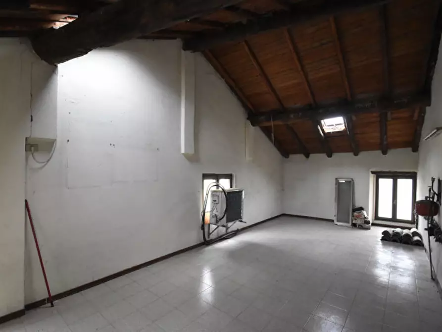 Immagine 25 di Negozio in affitto  in via borghetto 34 a Bussolengo