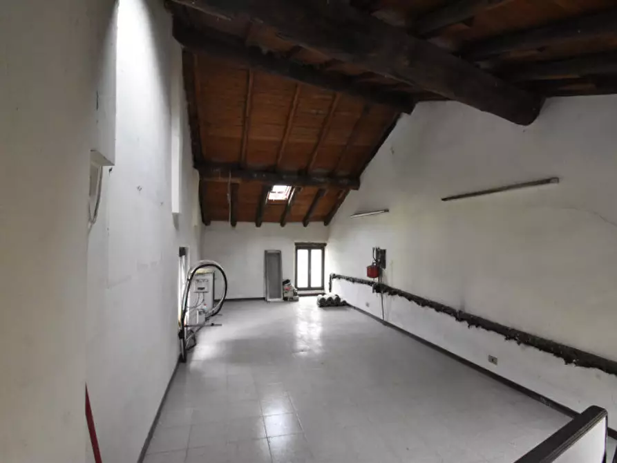 Immagine 26 di Negozio in affitto  in via borghetto 34 a Bussolengo