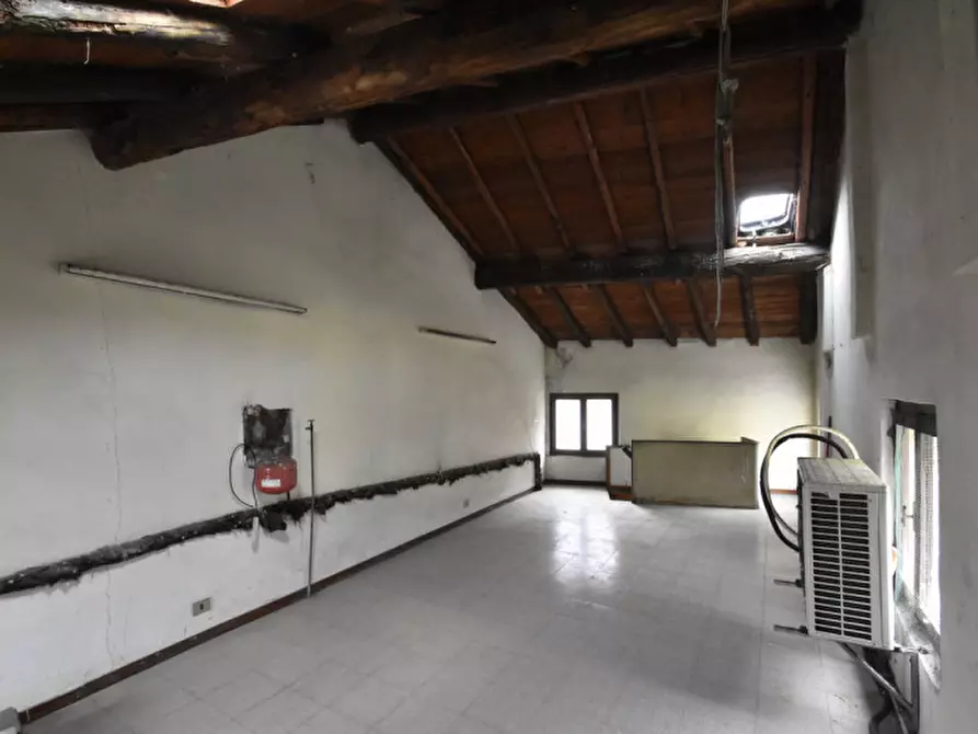 Immagine 27 di Negozio in affitto  in via borghetto 34 a Bussolengo