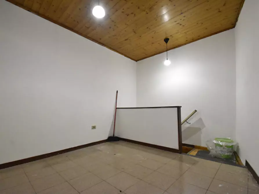 Immagine 29 di Negozio in affitto  in via borghetto 34 a Bussolengo