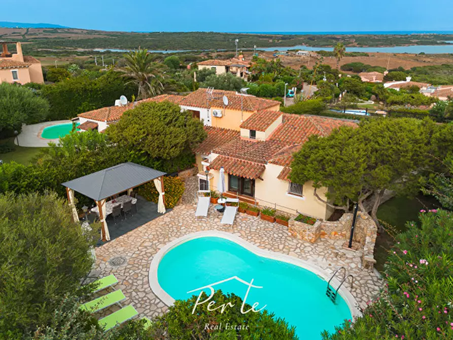 Immagine 1 di Casa bifamiliare in vendita  in Via Monte Arcosu 18 a Stintino