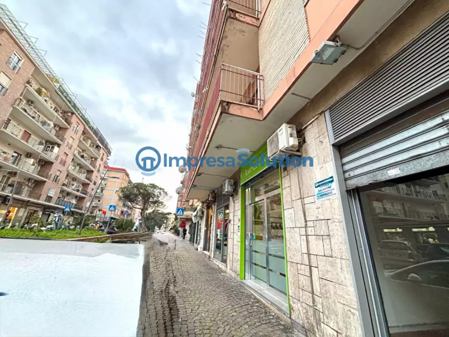 Immagine 1 di Negozio in affitto  in Via Edoardo Nicolardi a Napoli