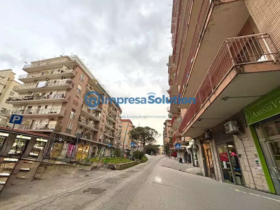 Immagine 3 di Negozio in affitto  in Via Edoardo Nicolardi a Napoli