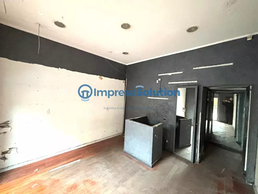 Immagine 5 di Negozio in affitto  in Via Edoardo Nicolardi a Napoli