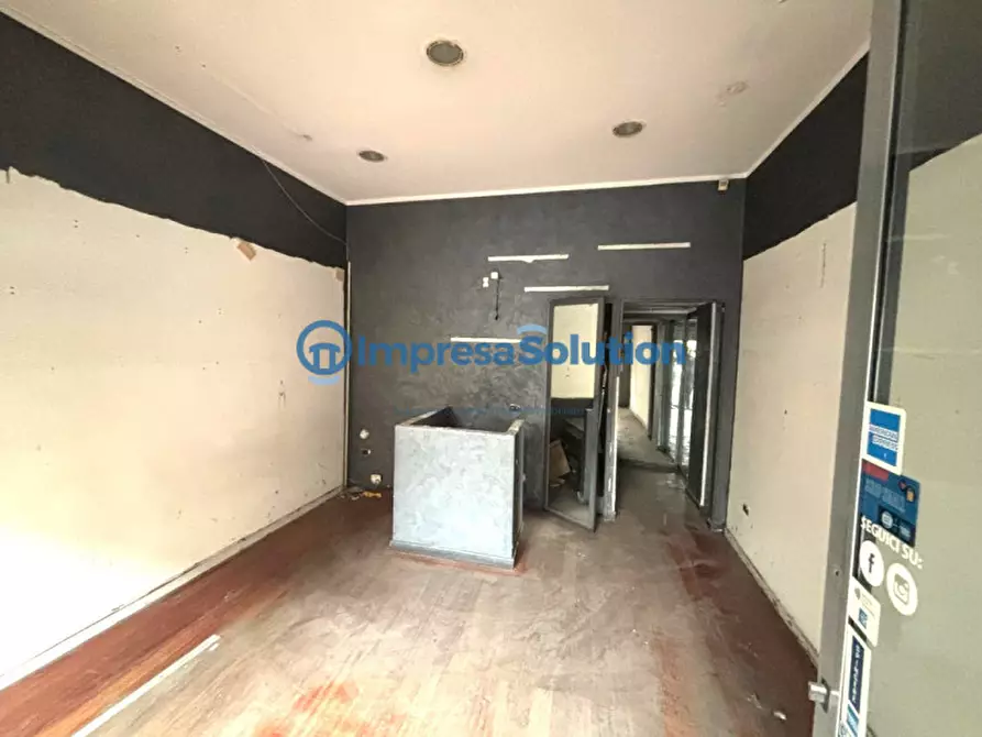 Immagine 7 di Negozio in affitto  in Via Edoardo Nicolardi a Napoli