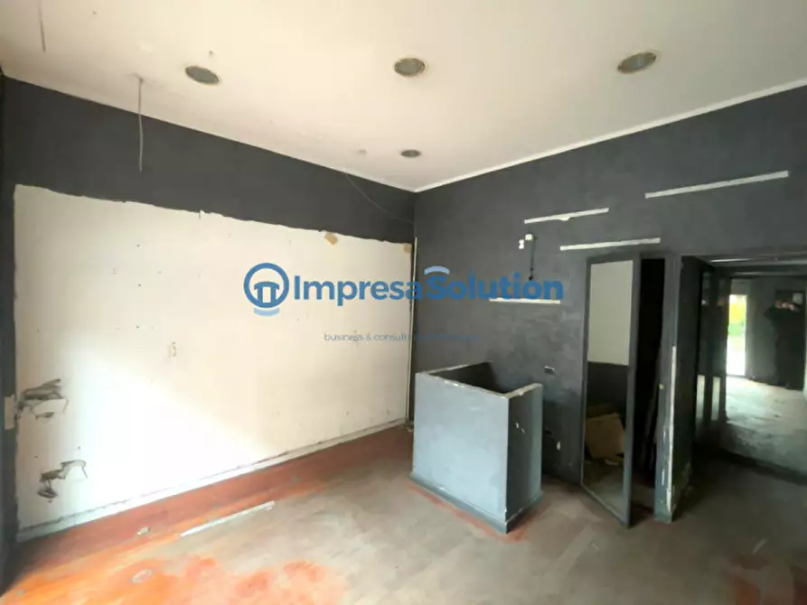 Immagine 8 di Negozio in affitto  in Via Edoardo Nicolardi a Napoli