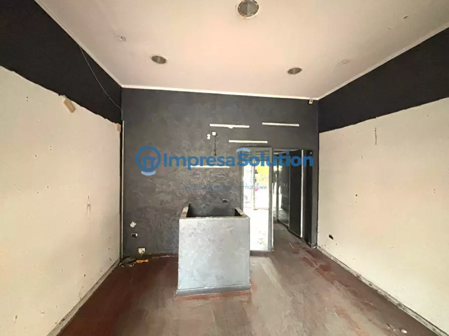 Immagine 9 di Negozio in affitto  in Via Edoardo Nicolardi a Napoli