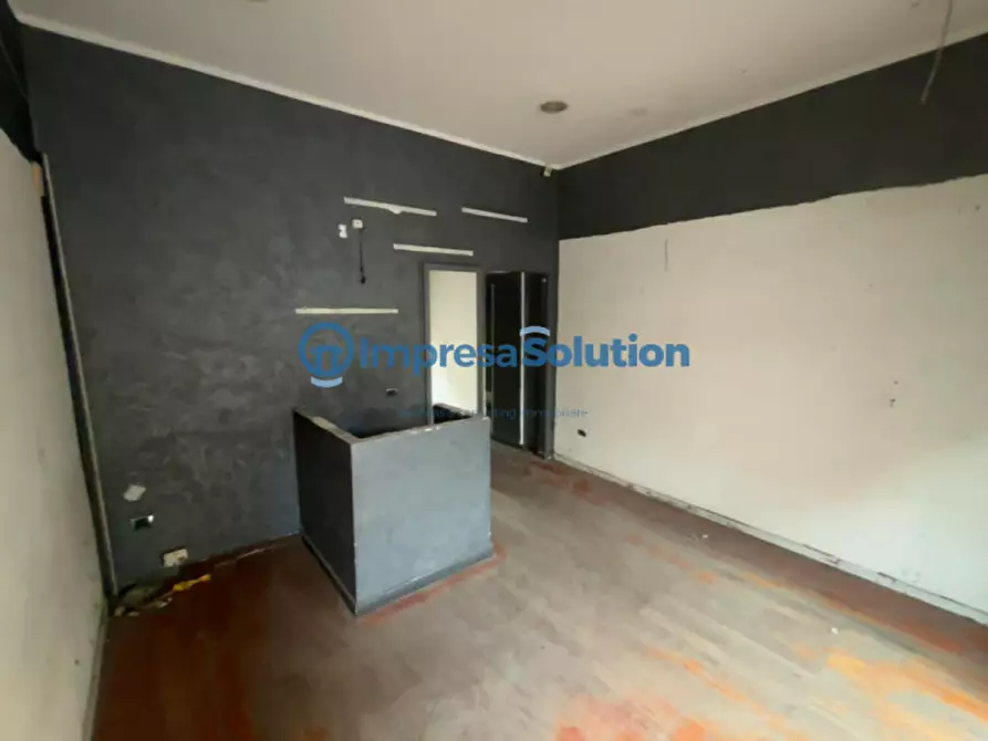 Immagine 10 di Negozio in affitto  in Via Edoardo Nicolardi a Napoli