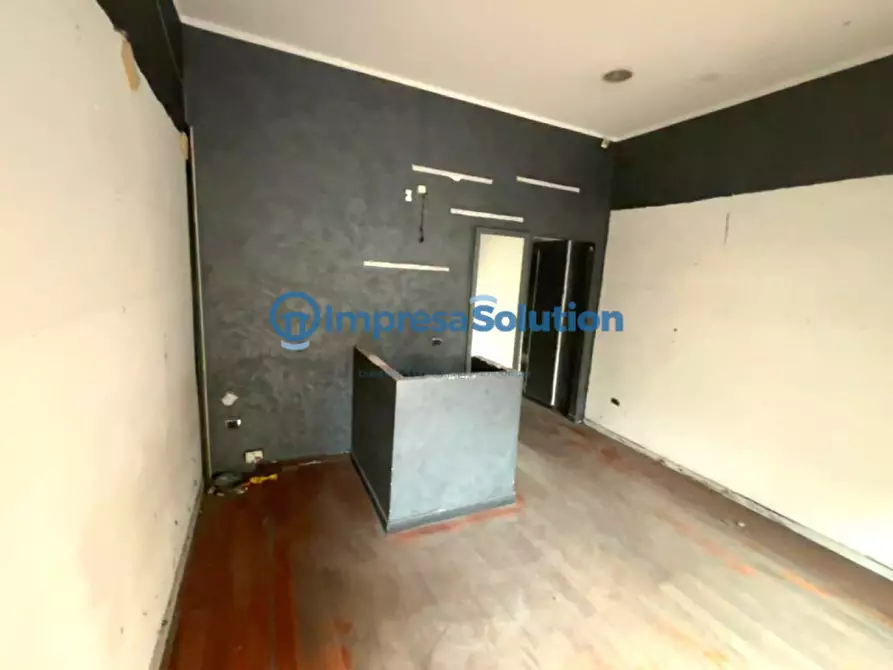 Immagine 12 di Negozio in affitto  in Via Edoardo Nicolardi a Napoli