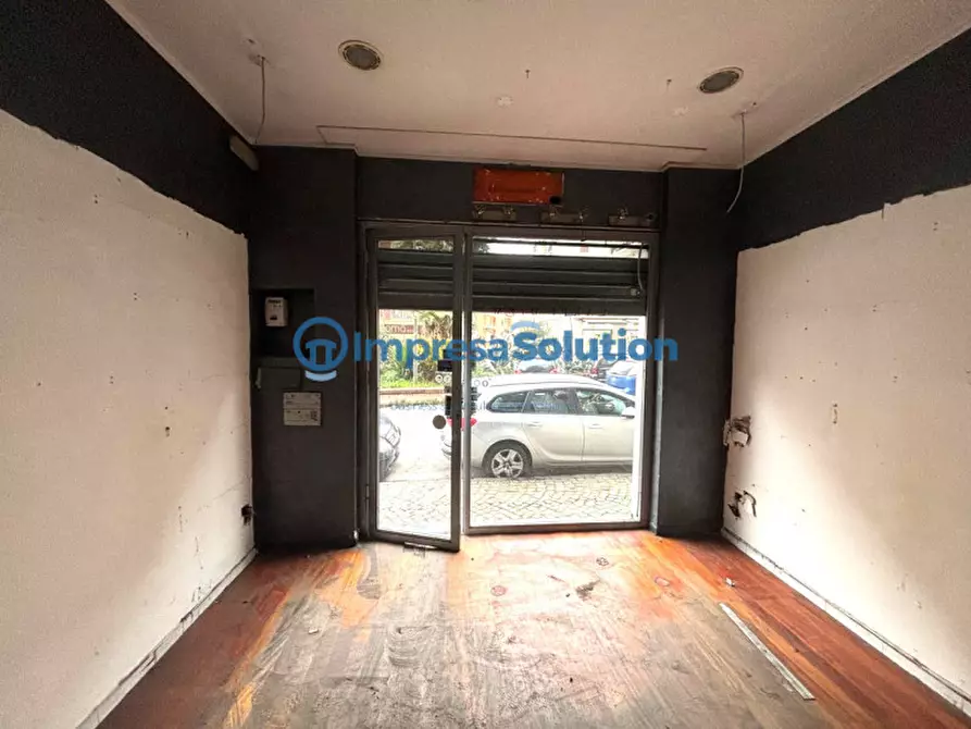 Immagine 14 di Negozio in affitto  in Via Edoardo Nicolardi a Napoli