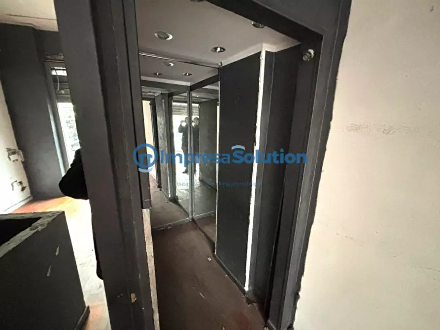 Immagine 15 di Negozio in affitto  in Via Edoardo Nicolardi a Napoli