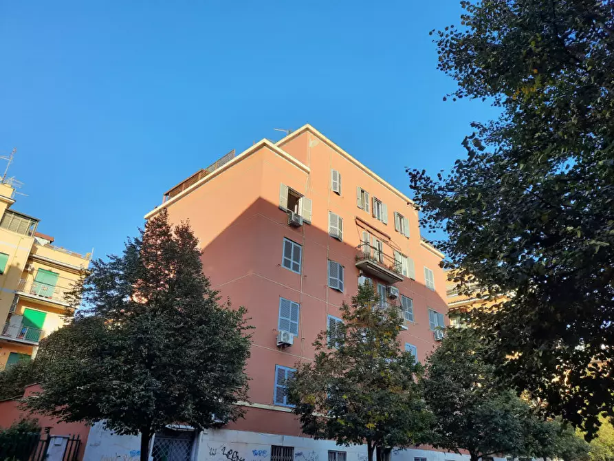 Immagine 2 di Appartamento in vendita  in Via Egerio Levio a Roma