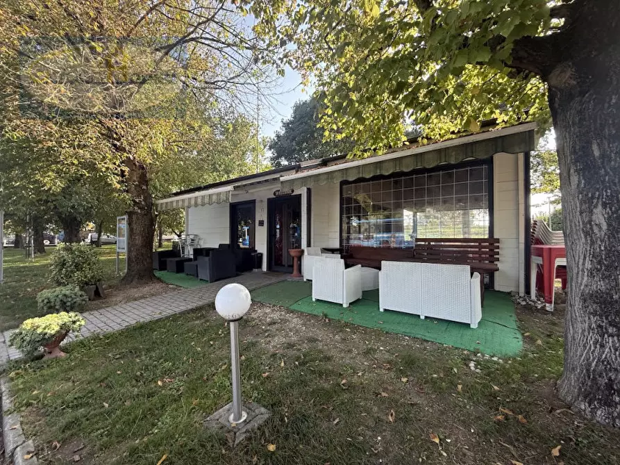 Immagine 1 di Attività commerciale in vendita  a Argenta