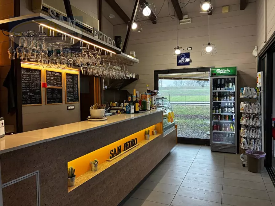 Immagine 10 di Attività commerciale in vendita  a Argenta