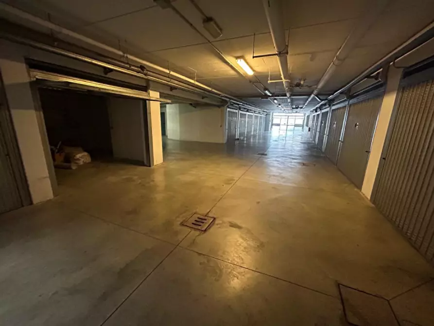 Immagine 5 di Garage in vendita  in Via Ettore Nardi a Ozzano Dell'emilia