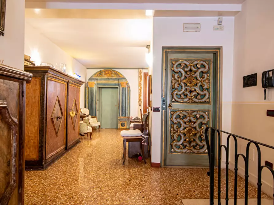 Immagine 4 di Palazzo in vendita  in Via Savonarola a Padova