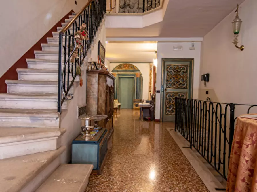 Immagine 5 di Palazzo in vendita  in Via Savonarola a Padova