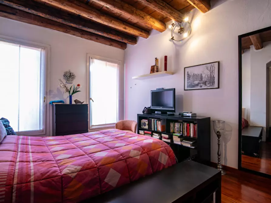 Immagine 18 di Palazzo in vendita  in Via Savonarola a Padova