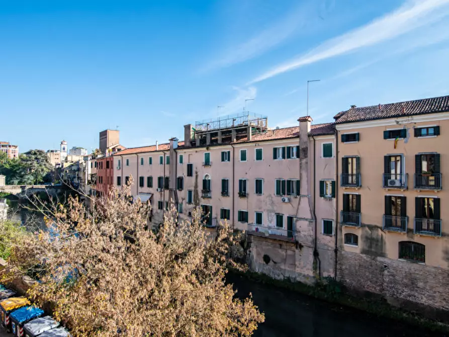 Immagine 29 di Palazzo in vendita  in Via Savonarola a Padova
