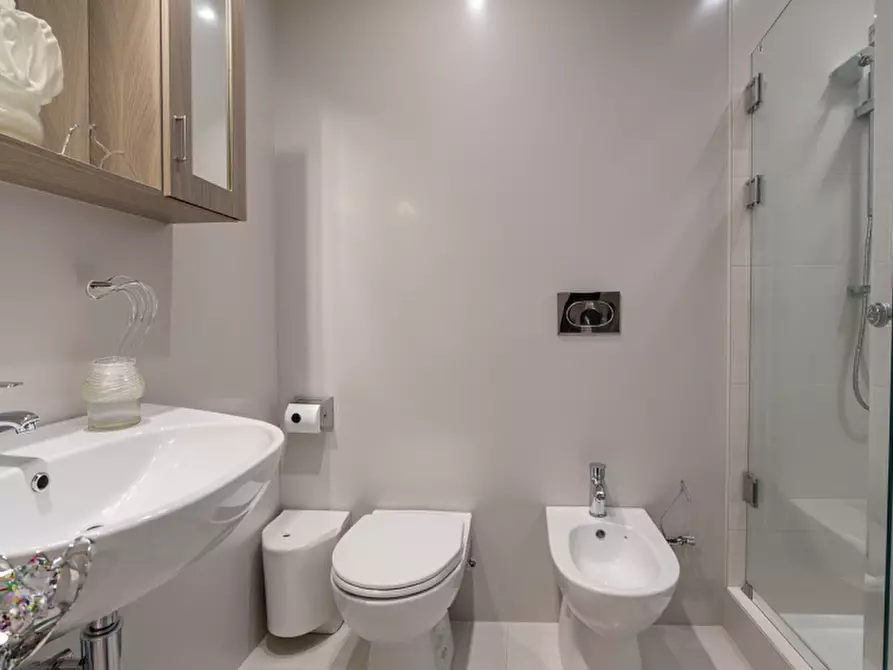 Immagine 4 di Appartamento in vendita  in Viale Lina Cavalieri a Roma