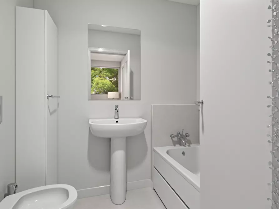 Immagine 6 di Appartamento in vendita  in Viale Lina Cavalieri a Roma