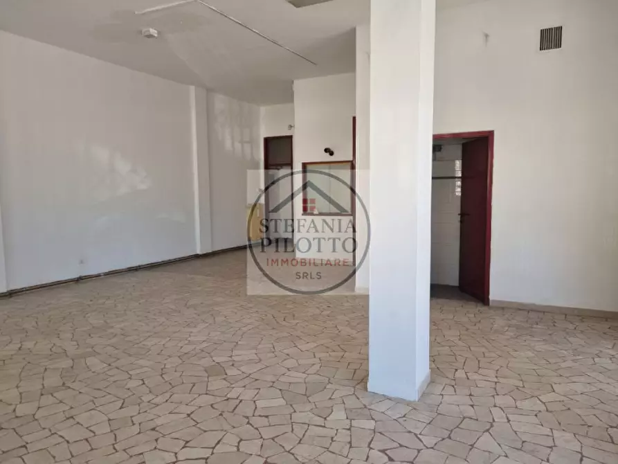 Immagine 1 di Negozio in vendita  in Via Gattamelata a Padova