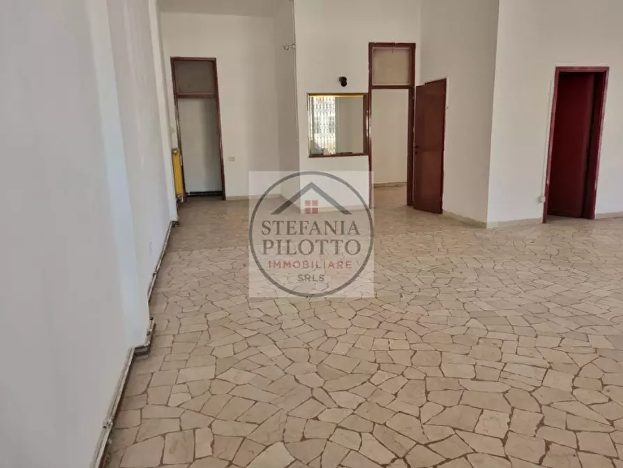 Immagine 2 di Negozio in vendita  in Via Gattamelata a Padova