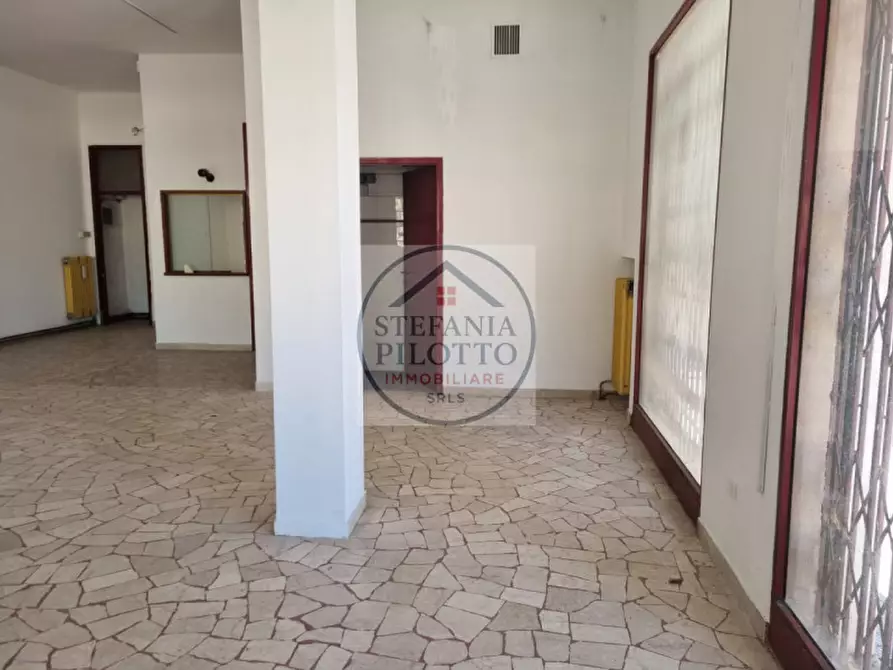Immagine 5 di Negozio in vendita  in Via Gattamelata a Padova