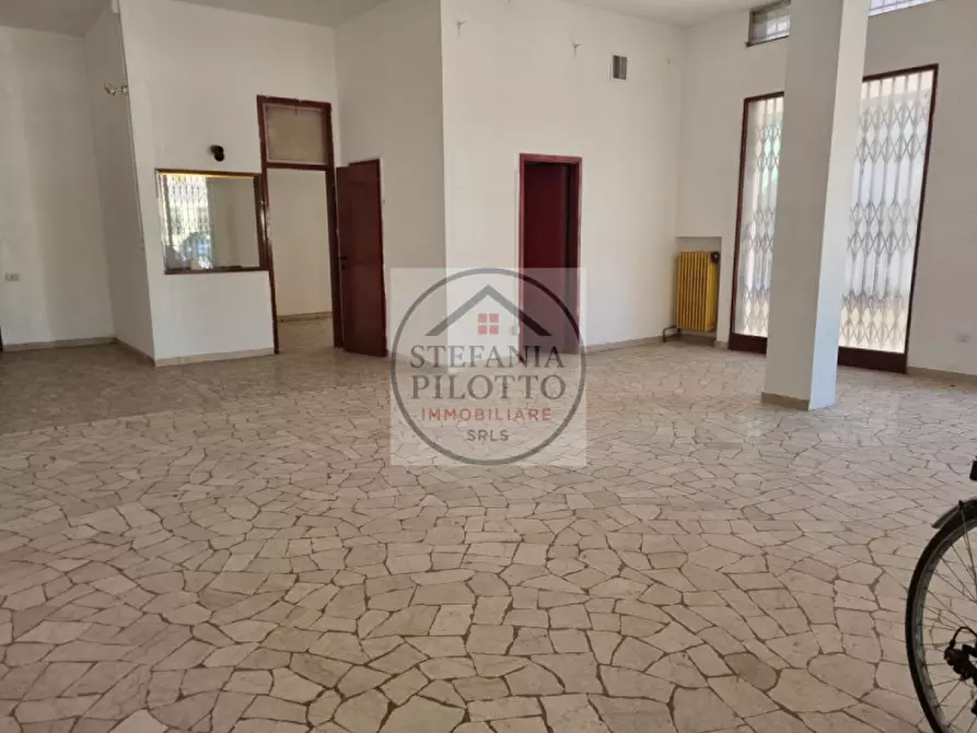 Immagine 9 di Negozio in vendita  in Via Gattamelata a Padova