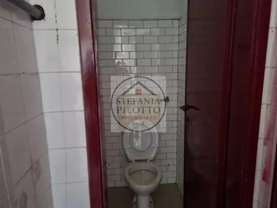 Immagine 11 di Negozio in vendita  in Via Gattamelata a Padova