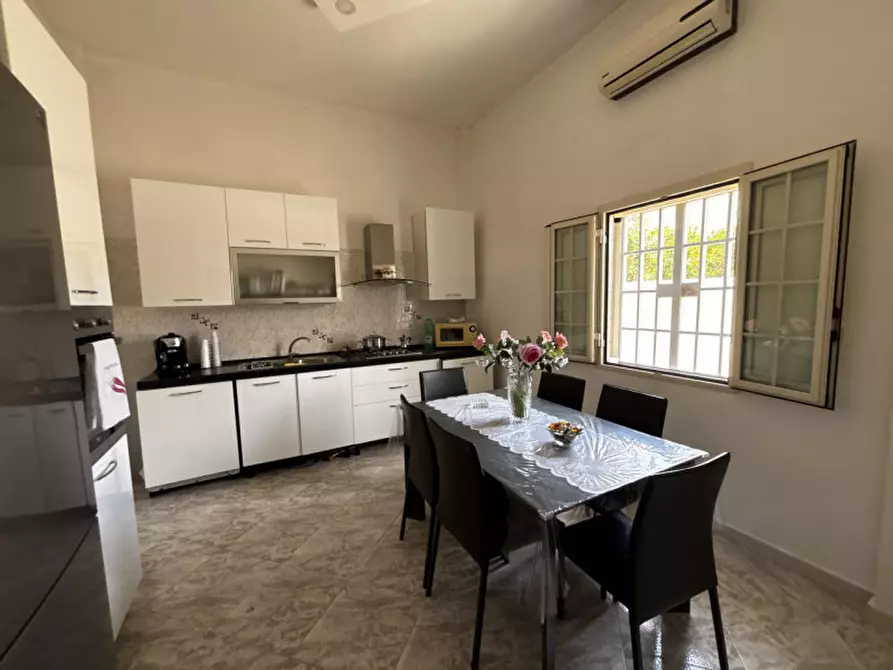 Immagine 1 di Casa indipendente in vendita  in VIA EMILIA N°13 a Torre Del Greco