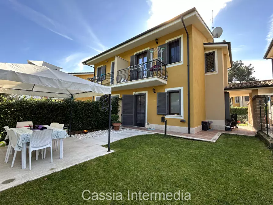 Immagine 1 di Villa in vendita  in Via Tommaso Albinoni 2 a Nepi