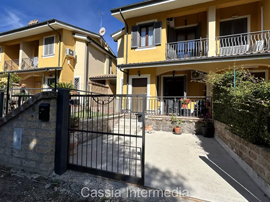 Immagine 3 di Villa in vendita  in Via Tommaso Albinoni 2 a Nepi