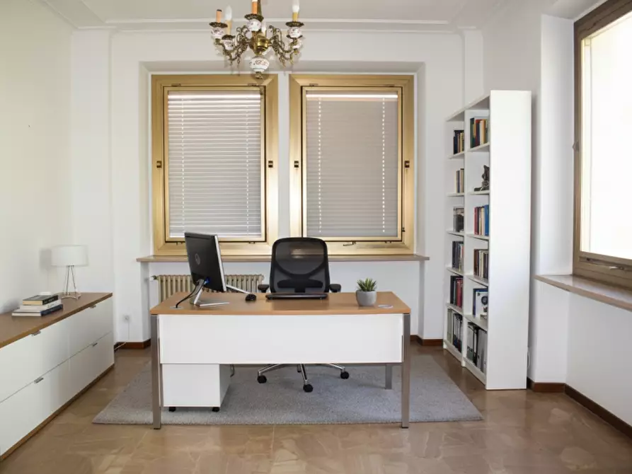 Immagine 1 di Ufficio in vendita  in Piazza Lorenzo Berzieri a Salsomaggiore Terme