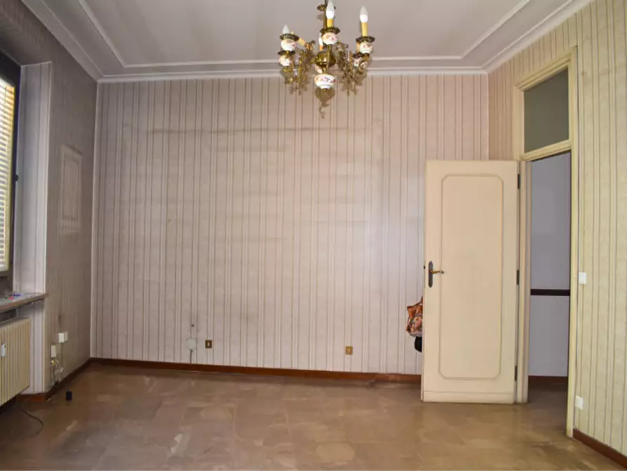 Immagine 2 di Ufficio in vendita  in Piazza Lorenzo Berzieri a Salsomaggiore Terme