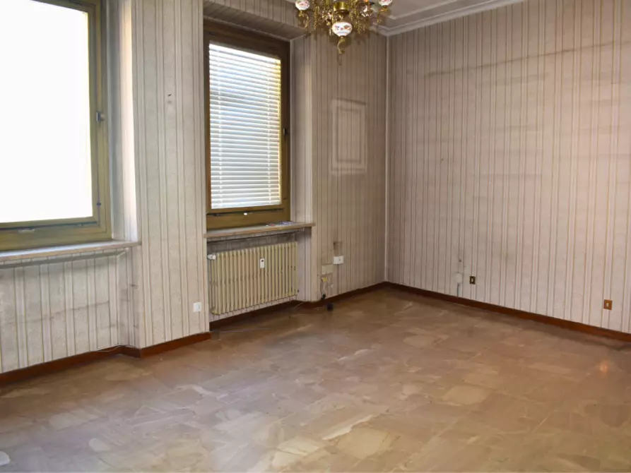 Immagine 3 di Ufficio in vendita  in Piazza Lorenzo Berzieri a Salsomaggiore Terme