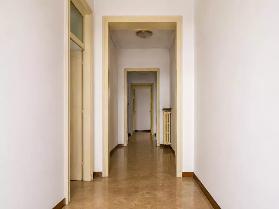 Immagine 3 di Ufficio in vendita  in Piazza Lorenzo Berzieri a Salsomaggiore Terme