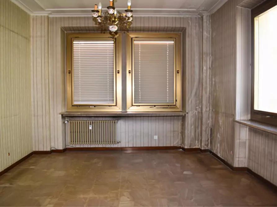 Immagine 5 di Ufficio in vendita  in Piazza Lorenzo Berzieri a Salsomaggiore Terme