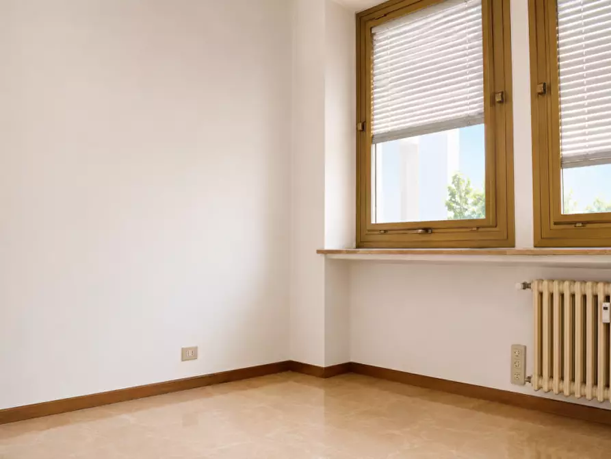 Immagine 5 di Ufficio in vendita  in Piazza Lorenzo Berzieri a Salsomaggiore Terme
