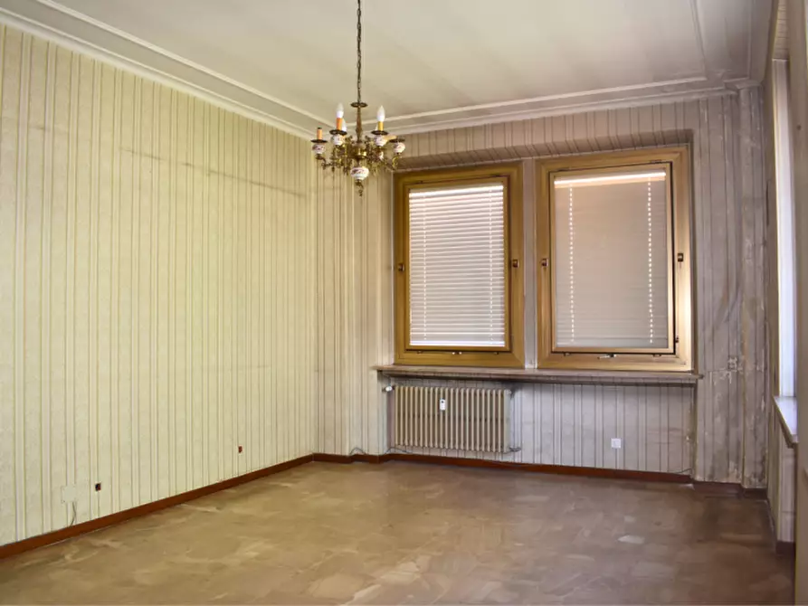 Immagine 6 di Ufficio in vendita  in Piazza Lorenzo Berzieri a Salsomaggiore Terme