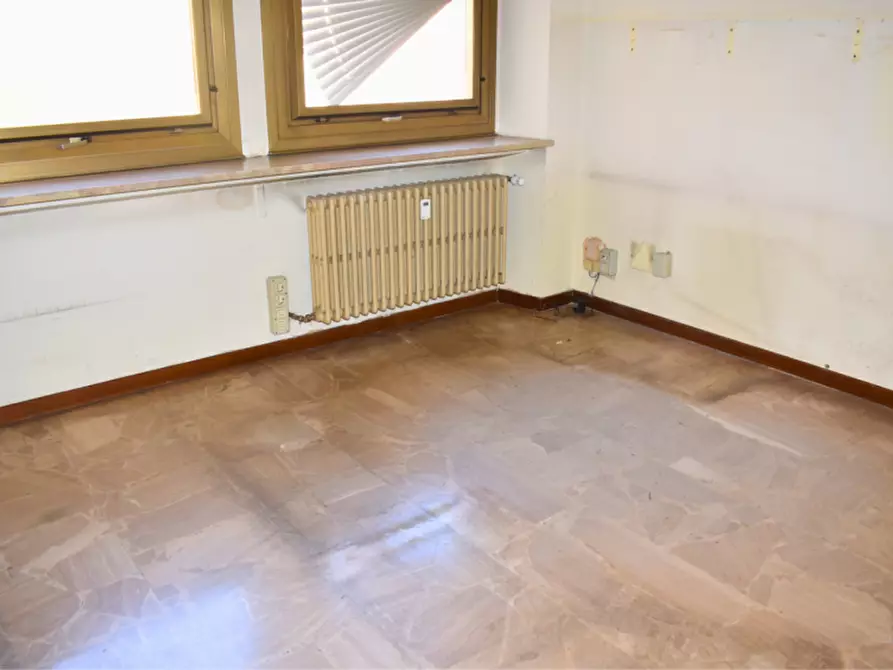 Immagine 10 di Ufficio in vendita  in Piazza Lorenzo Berzieri a Salsomaggiore Terme