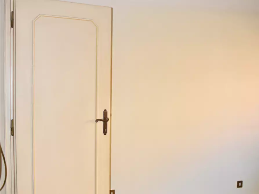 Immagine 11 di Ufficio in vendita  in Piazza Lorenzo Berzieri a Salsomaggiore Terme