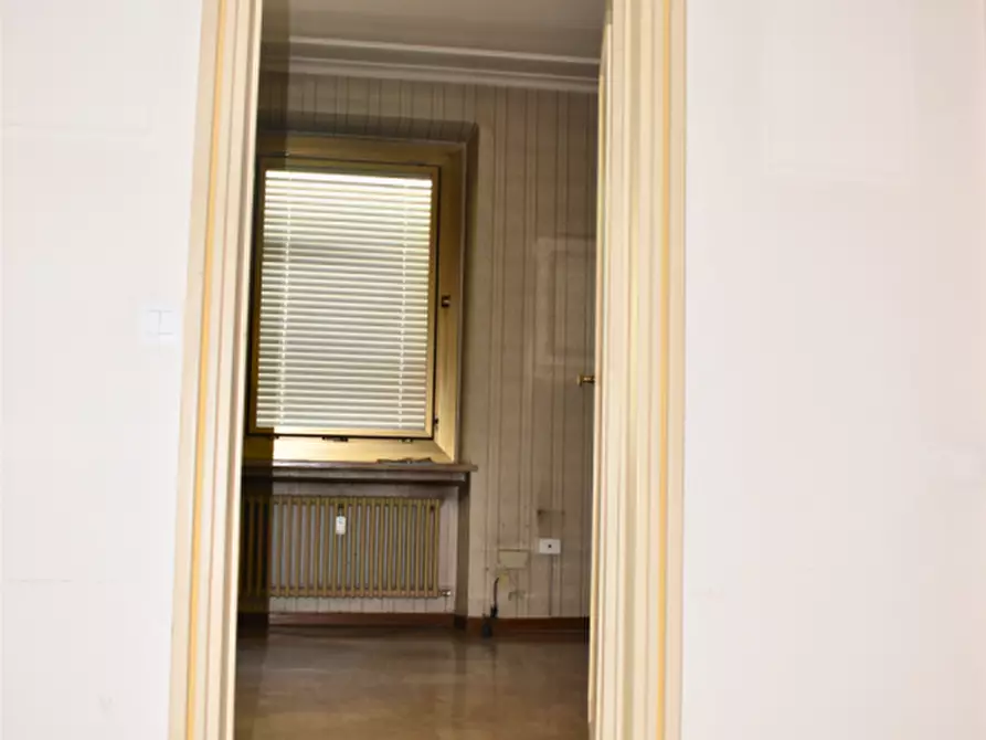 Immagine 12 di Ufficio in vendita  in Piazza Lorenzo Berzieri a Salsomaggiore Terme