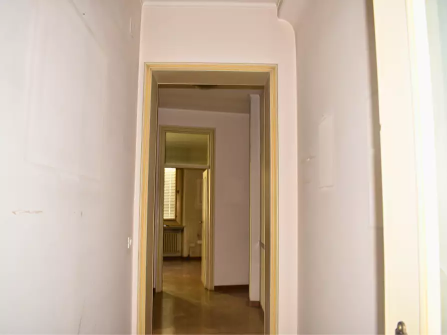 Immagine 16 di Ufficio in vendita  in Piazza Lorenzo Berzieri a Salsomaggiore Terme