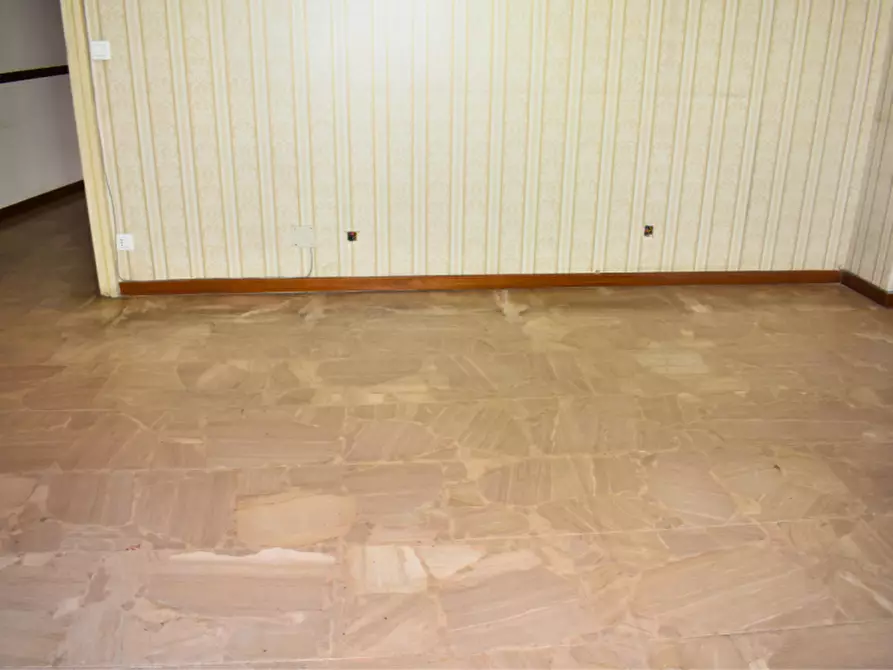 Immagine 19 di Ufficio in vendita  in Piazza Lorenzo Berzieri a Salsomaggiore Terme