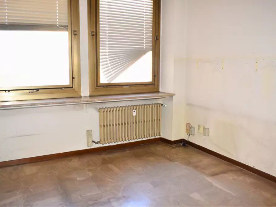 Immagine 30 di Ufficio in vendita  in Piazza Lorenzo Berzieri a Salsomaggiore Terme