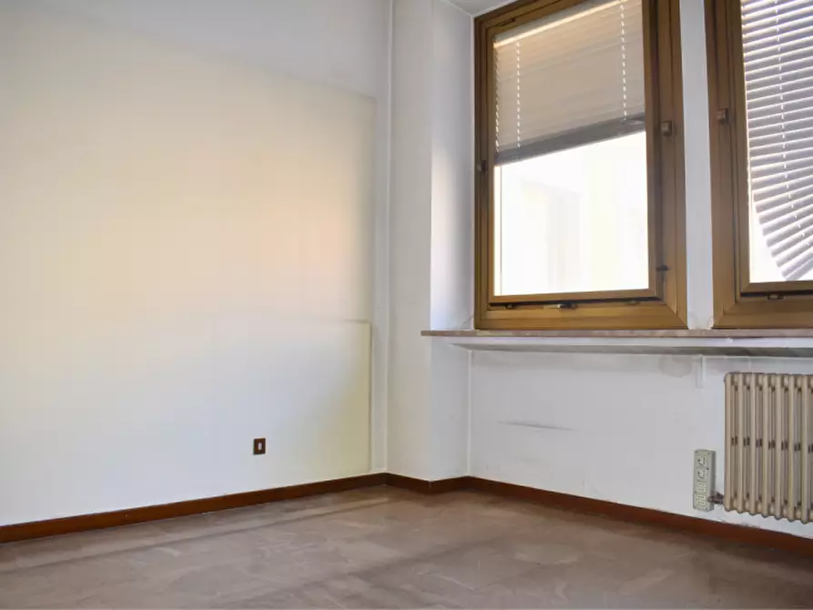 Immagine 31 di Ufficio in vendita  in Piazza Lorenzo Berzieri a Salsomaggiore Terme
