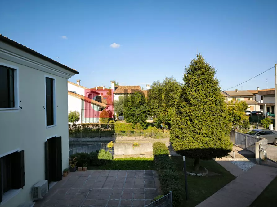 Immagine 13 di Appartamento in vendita  in Via Fratelli Bandiera a Silea